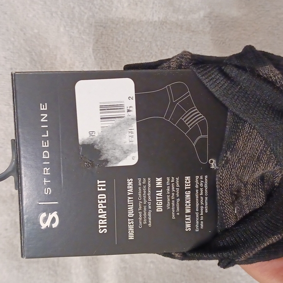 NWT Men's Strideline ankle socks. - Picture 2 of 3